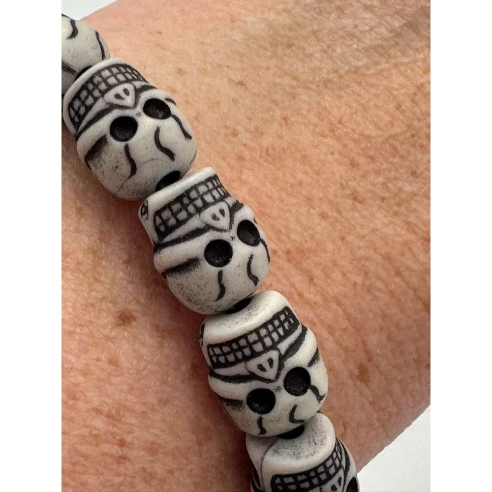 Unbranded Carved Skull Bead Stretch Bracelet White Black Gothic Tribal Style